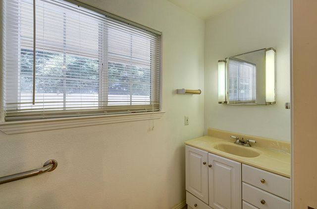 5612 Columbia Drive N, Fresno, CA 93727