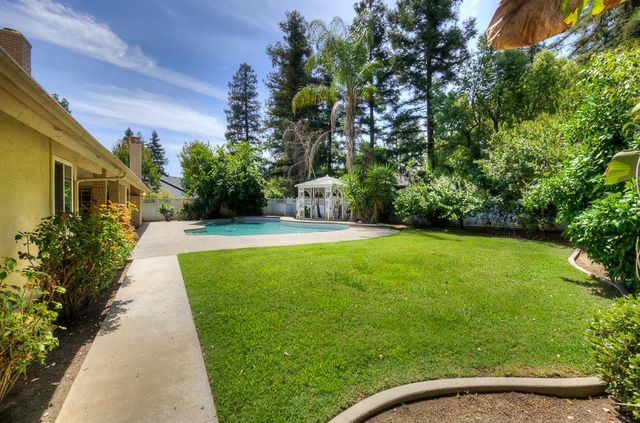 5612 Columbia Drive N, Fresno, CA 93727
