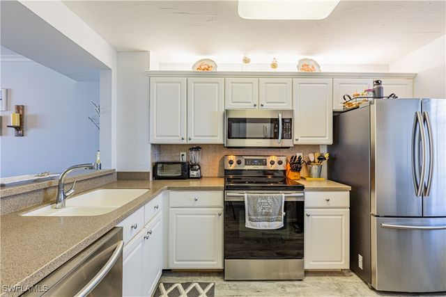 320 Seaview CT 2004, Marco Island, FL 34145