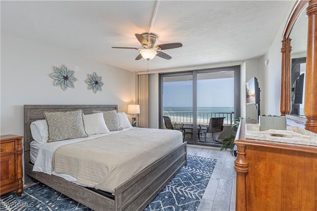 320 Seaview CT 2004, Marco Island, FL 34145
