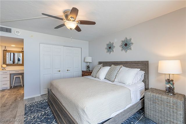 320 Seaview CT 2004, Marco Island, FL 34145