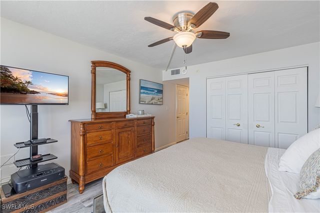 320 Seaview CT 2004, Marco Island, FL 34145