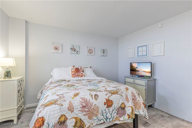 320 Seaview CT 2004, Marco Island, FL 34145