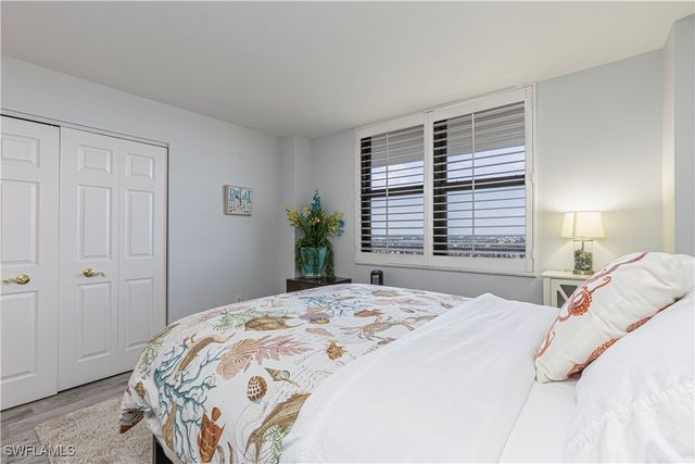 320 Seaview CT 2004, Marco Island, FL 34145