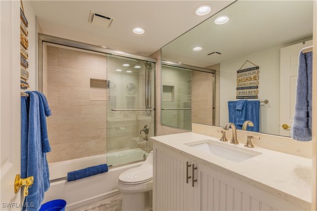 320 Seaview CT 2004, Marco Island, FL 34145