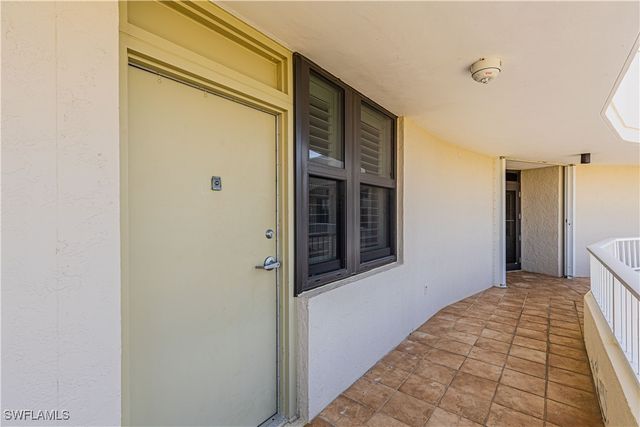 320 Seaview CT 2004, Marco Island, FL 34145