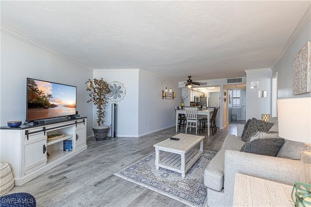 320 Seaview CT 2004, Marco Island, FL 34145