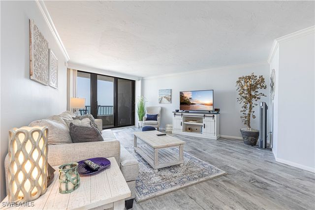 320 Seaview CT 2004, Marco Island, FL 34145