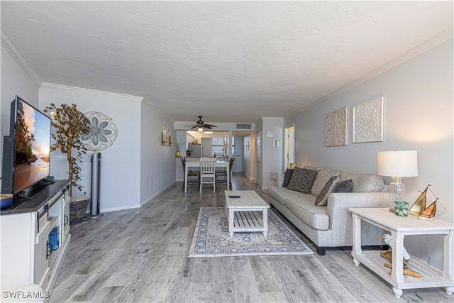 320 Seaview CT 2004, Marco Island, FL 34145