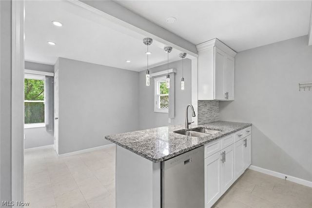 1518 Roselawn Road, Mayfield Heights, OH 44124