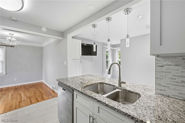 1518 Roselawn Road, Mayfield Heights, OH 44124