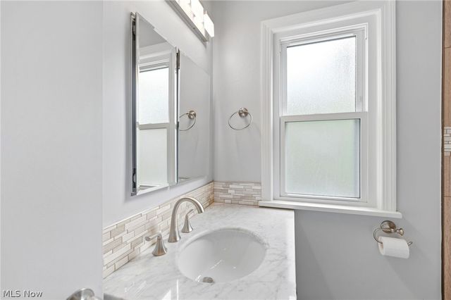 1518 Roselawn Road, Mayfield Heights, OH 44124