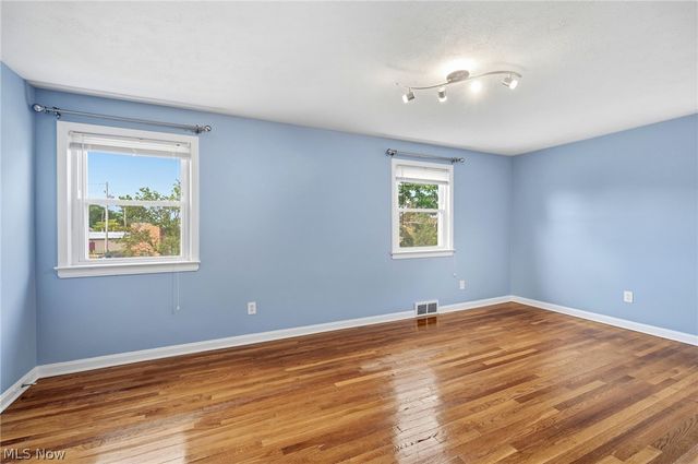1518 Roselawn Road, Mayfield Heights, OH 44124