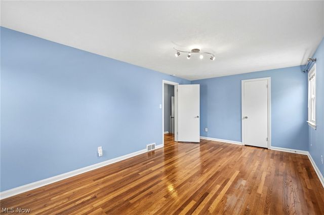 1518 Roselawn Road, Mayfield Heights, OH 44124