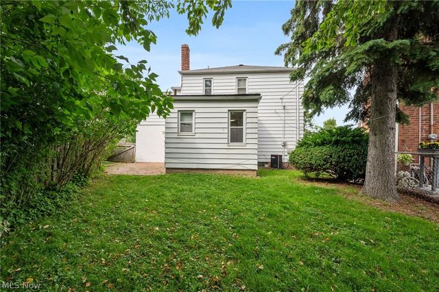 1518 Roselawn Road, Mayfield Heights, OH 44124