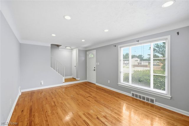 1518 Roselawn Road, Mayfield Heights, OH 44124