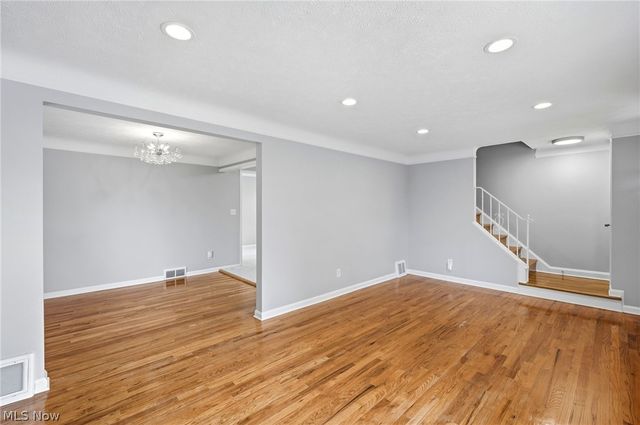 1518 Roselawn Road, Mayfield Heights, OH 44124