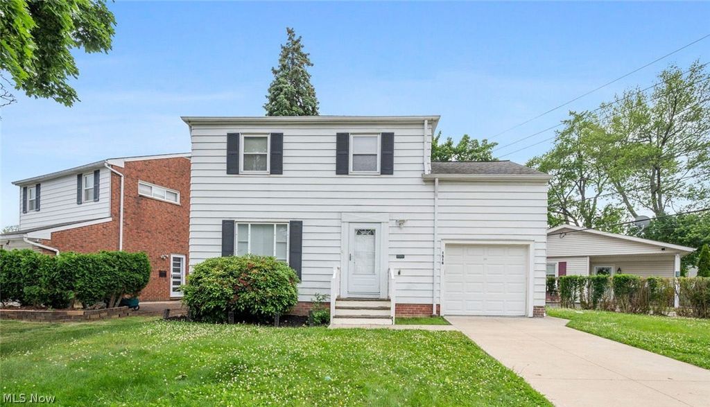 1518 Roselawn Road, Mayfield Heights, OH 44124