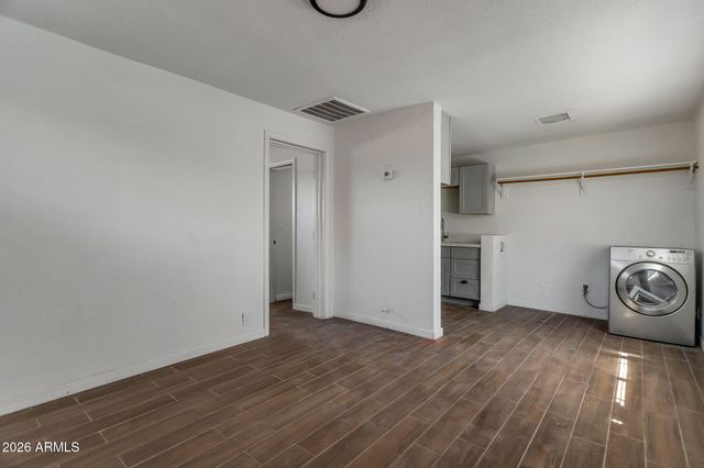 110 N 33RD Avenue, Phoenix, AZ 85009