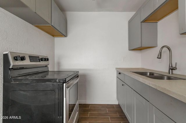 110 N 33RD Avenue, Phoenix, AZ 85009