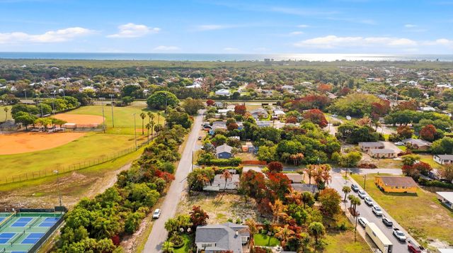 8160 SE Washington Avenue, Hobe Sound, FL 33455