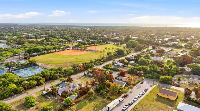 8160 SE Washington Avenue, Hobe Sound, FL 33455