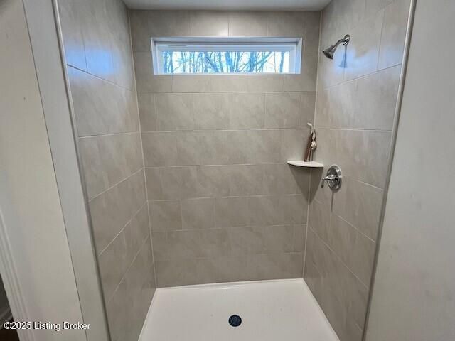 8513 Lysander Dr, Louisville, KY 40214