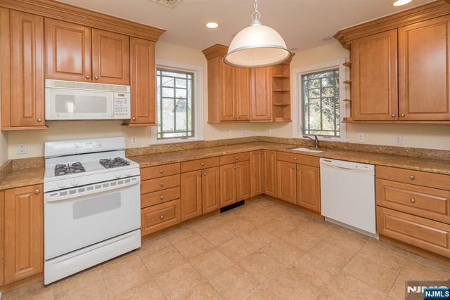 130 Franklin Turnpike 2, Allendale, NJ 07401