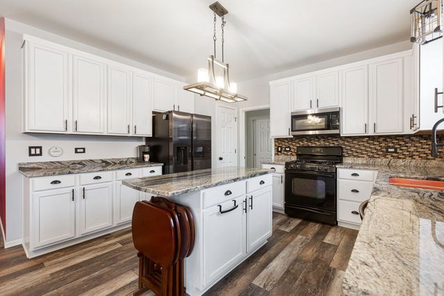 658 N Silver Leaf Lane, Round Lake, IL 60073