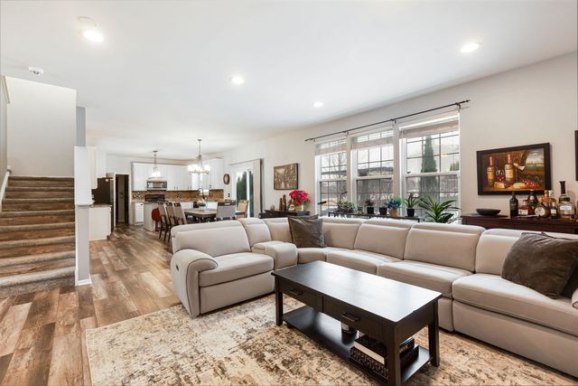 658 N Silver Leaf Lane, Round Lake, IL 60073