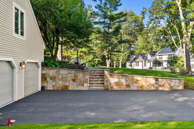 1 Breckenridge Road, North Andover, MA 01845