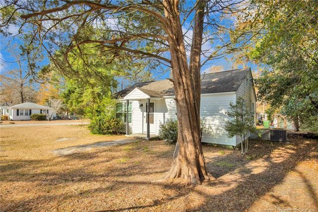 5426 Pinecrest Drive, Hope Mills, NC 28348