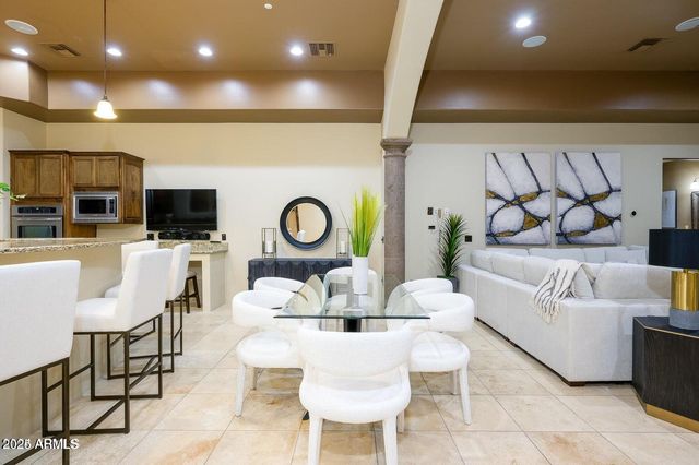 8214 E KAEL Street, Mesa, AZ 85207