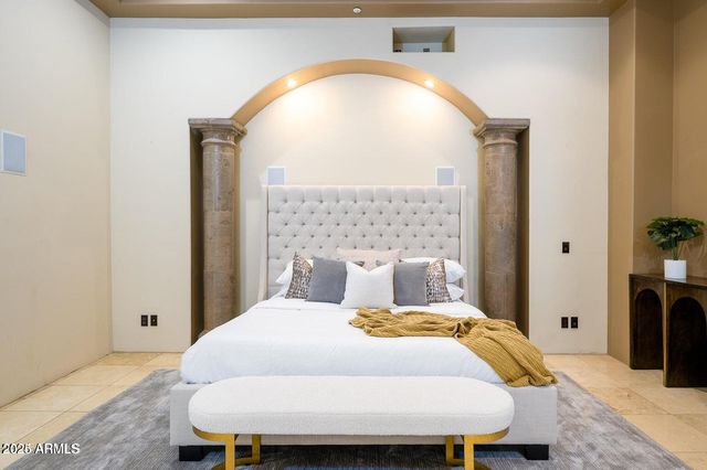 8214 E KAEL Street, Mesa, AZ 85207