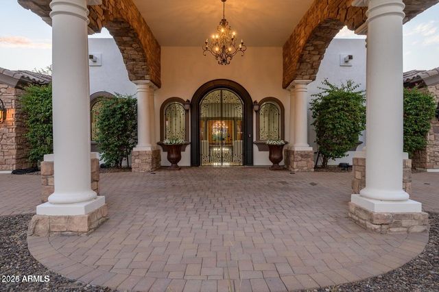 8214 E KAEL Street, Mesa, AZ 85207