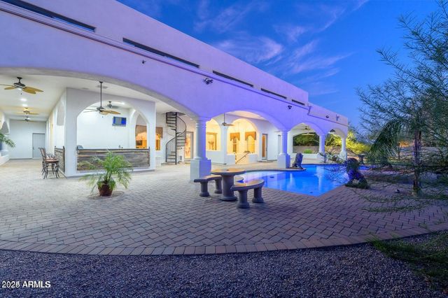 8214 E KAEL Street, Mesa, AZ 85207