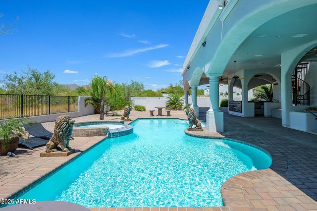 8214 E KAEL Street, Mesa, AZ 85207