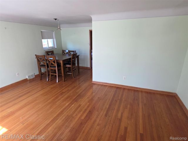 23040 Beverly Street, Oak Park, MI 48237