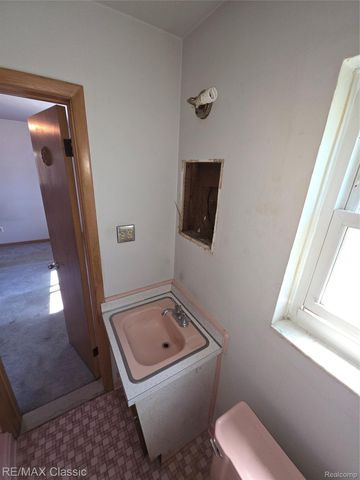 23040 Beverly Street, Oak Park, MI 48237