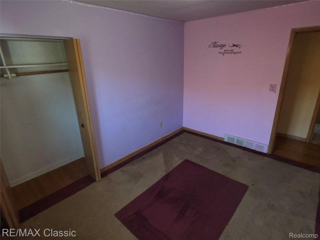 23040 Beverly Street, Oak Park, MI 48237