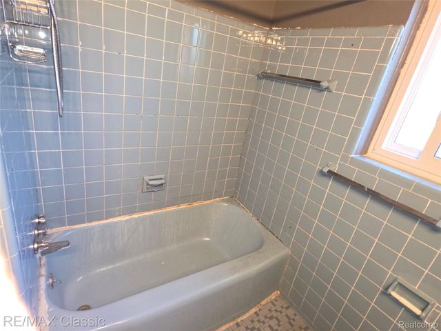 23040 Beverly Street, Oak Park, MI 48237