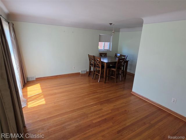 23040 Beverly Street, Oak Park, MI 48237