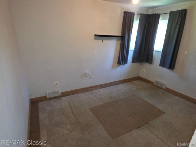 23040 Beverly Street, Oak Park, MI 48237