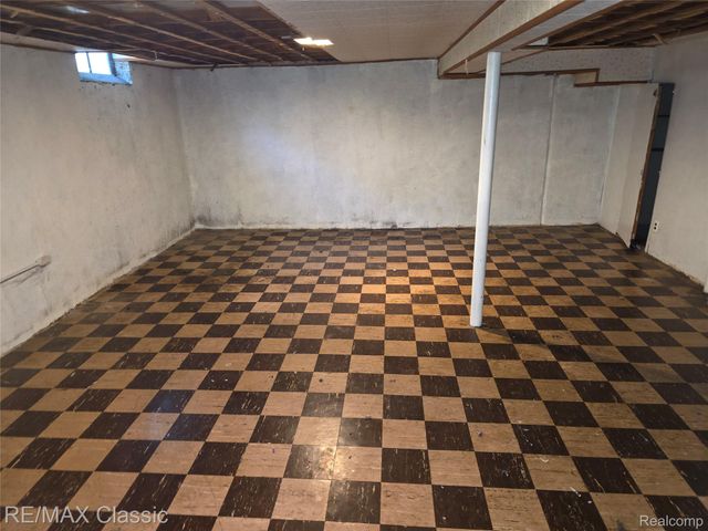 23040 Beverly Street, Oak Park, MI 48237