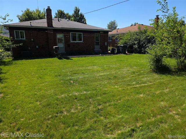23040 Beverly Street, Oak Park, MI 48237