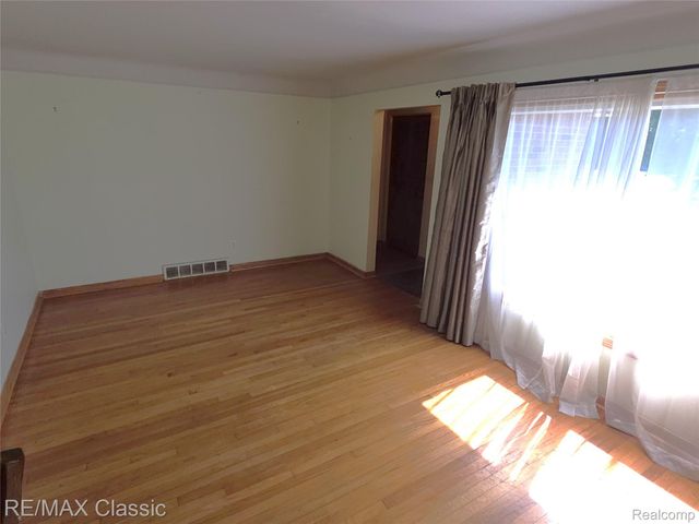 23040 Beverly Street, Oak Park, MI 48237