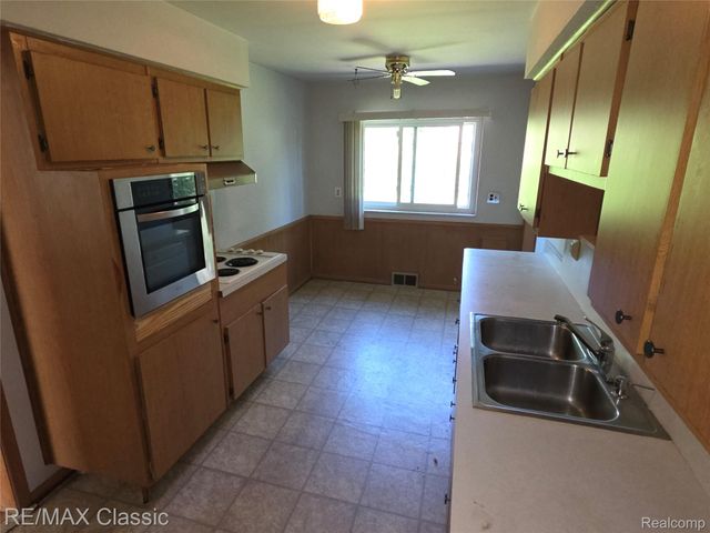23040 Beverly Street, Oak Park, MI 48237