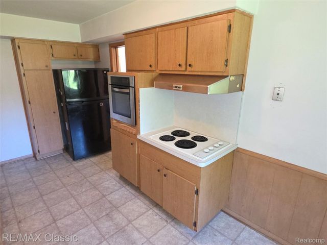 23040 Beverly Street, Oak Park, MI 48237