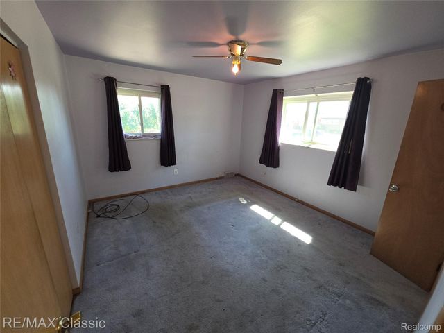 23040 Beverly Street, Oak Park, MI 48237