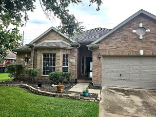 1103 E Hampton Drive, Pearland, TX 77584